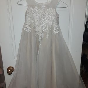 Like Brand Davids Bridal Flower Girl Dress Size 4. Worn April 2022.No stains